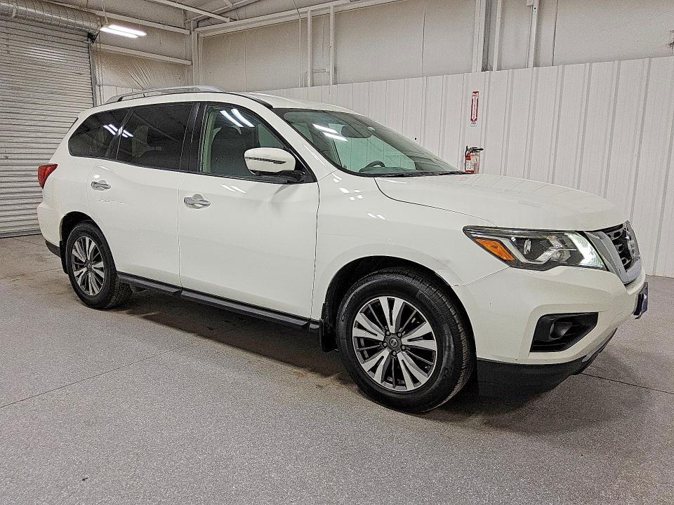 Продажа на аукционе авто 2017 Nissan Pathfinder, vin: 5N1DR2MN3HC630044, номер лота: 53235666