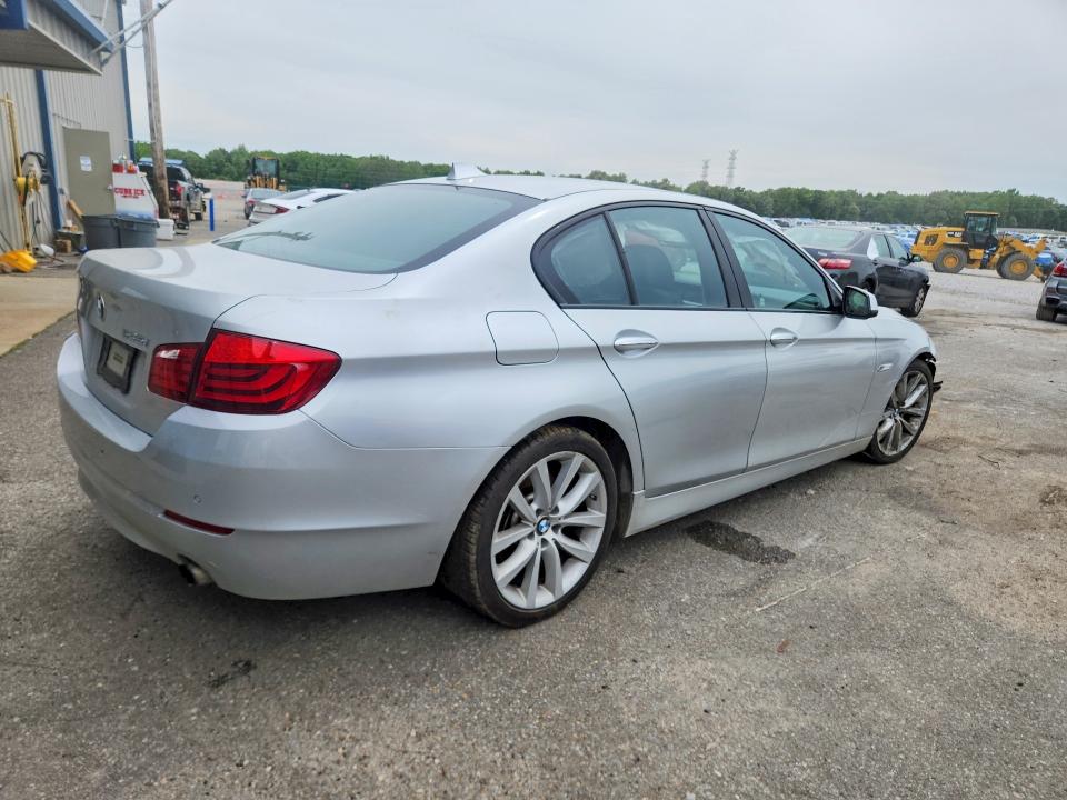 51766206 :رقم المزاد ، WBAFR7C5XBC800741 vin ، 2011 Bmw 535 مزاد بيع