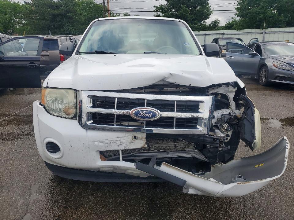2011 Ford Escape მანქანა იყიდება აუქციონზე, vin: 1FMCU9C71BKA82807, აუქციონის ნომერი: 55156316