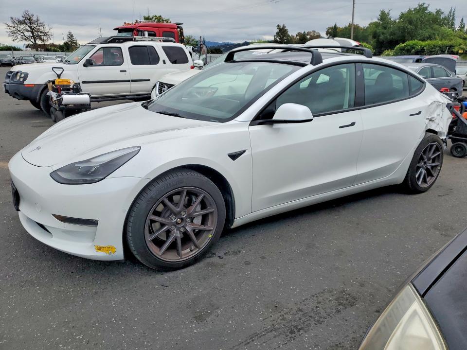 51031586 :رقم المزاد ، 5YJ3E1EBXNF180630 vin ، 2022 Tesla Model 3 مزاد بيع