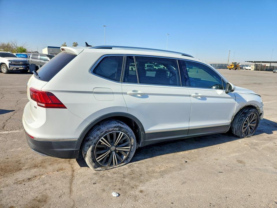 53457176 :رقم المزاد ، 3VV3B7AX2JM161851 vin ، 2018 Volkswagen Tiguan مزاد بيع