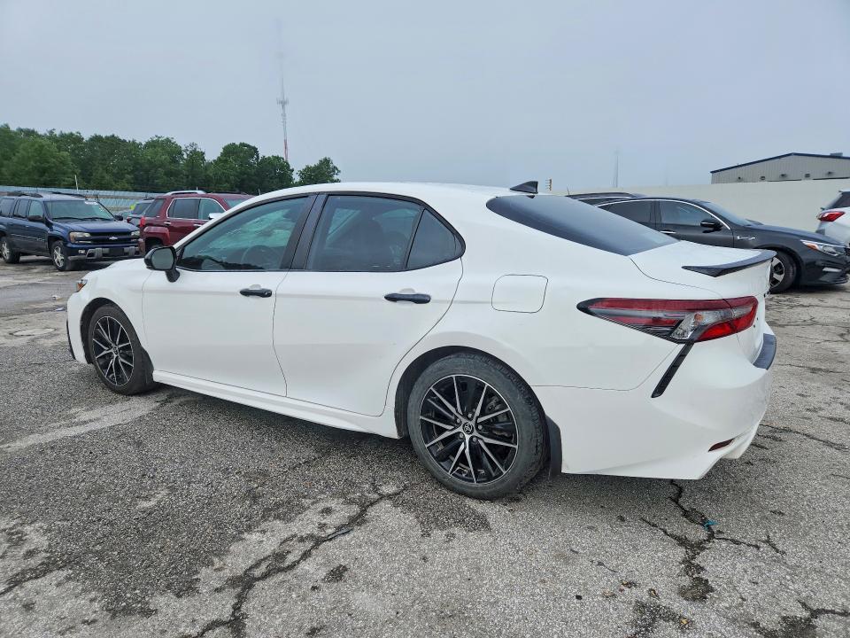 55073816 :رقم المزاد ، 4T1G11BK3MU035948 vin ، 2021 Toyota Camry مزاد بيع
