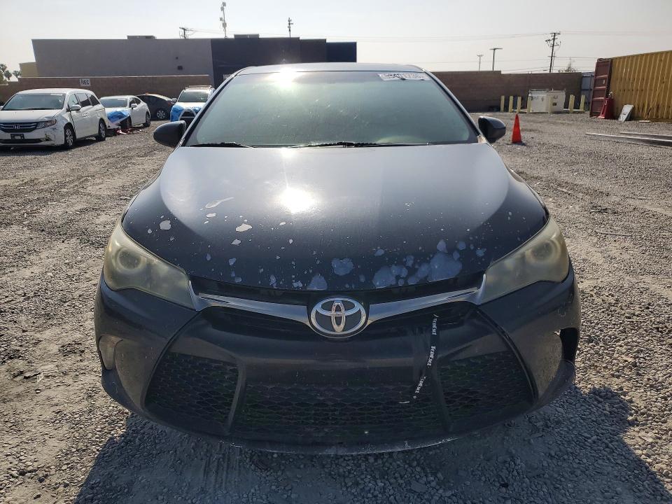 53401736 :رقم المزاد ، 4T1BF1FK4FU499761 vin ، 2015 Toyota Camry مزاد بيع
