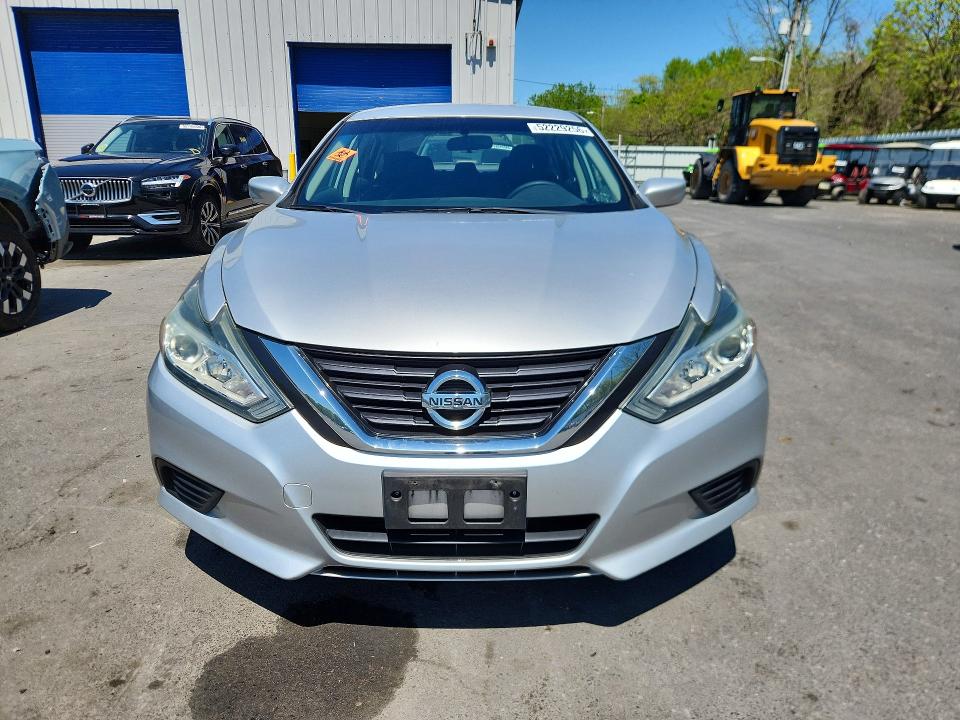 2017 Nissan Altima მანქანა იყიდება აუქციონზე, vin: 1N4AL3AP3HC496811, აუქციონის ნომერი: 52229256