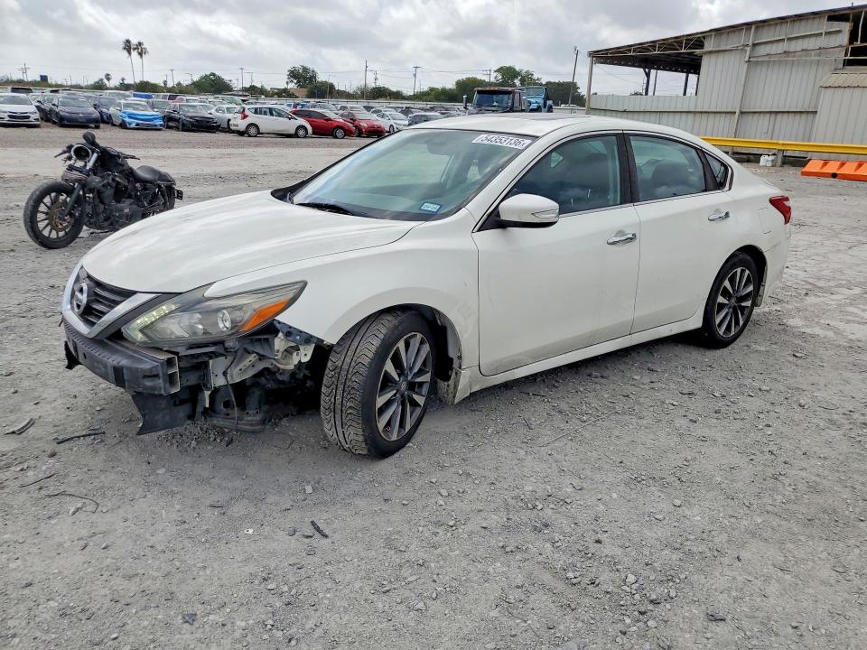 2017 Nissan Altima მანქანა იყიდება აუქციონზე, vin: 1N4AL3AP3HC180888, აუქციონის ნომერი: 54353136