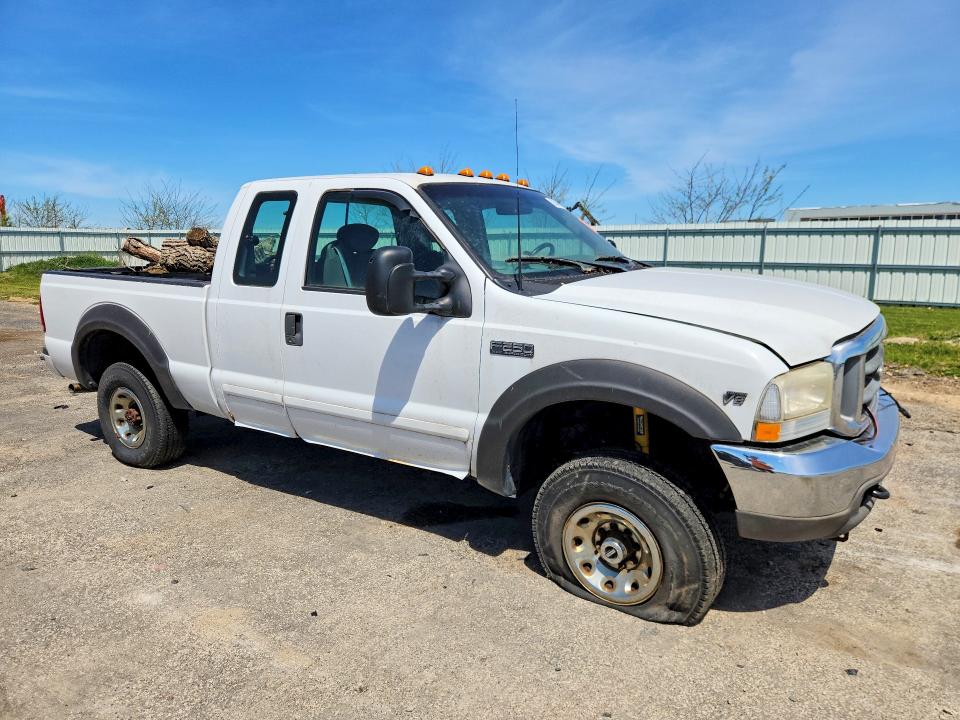 53543296 :رقم المزاد ، 1FTNX21L42EA47561 vin ، 2002 Ford F250 مزاد بيع