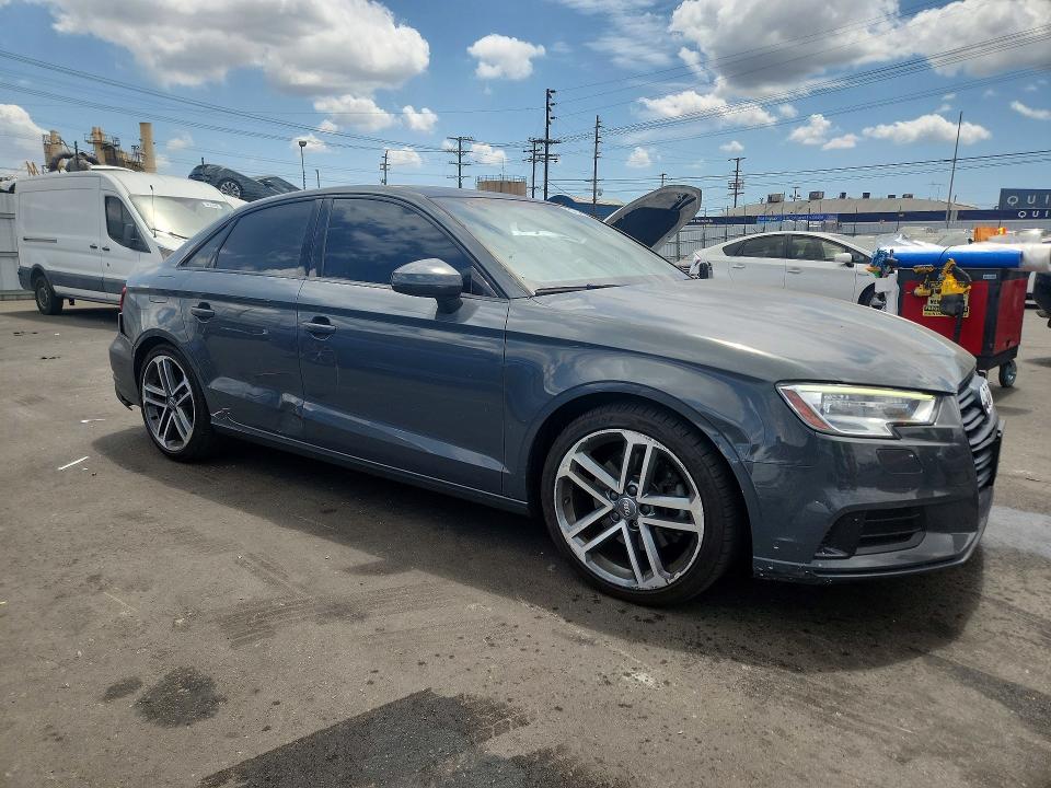 Продаж на аукціоні авто 2019 Audi A3, vin: WAUAUGFF2KA082093, номер лоту: 54544356