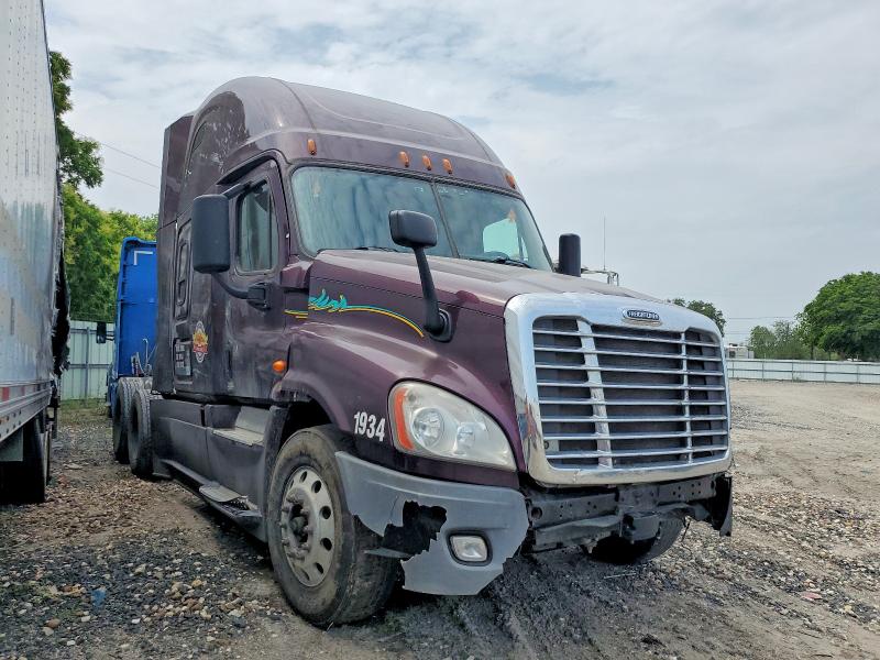 51667776 :رقم المزاد ، 3AKJGLDR8JSHU4617 vin ، 2018 Freigliner Cascadia 125 مزاد بيع