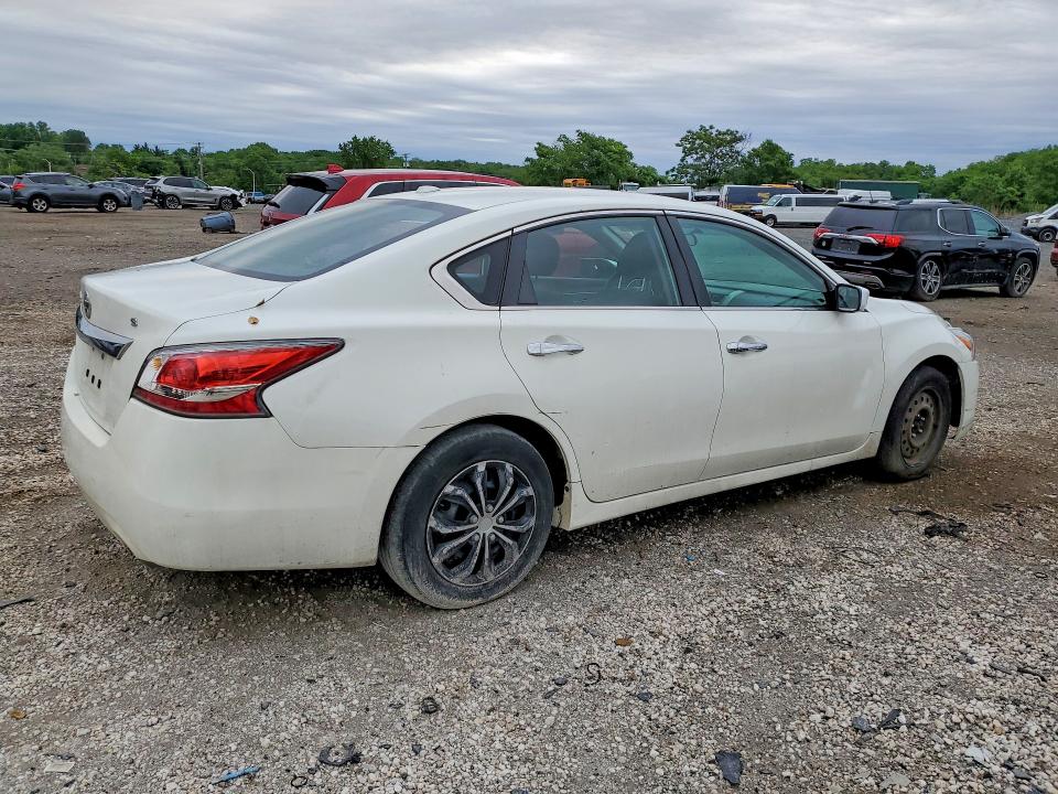 2015 Nissan Altima მანქანა იყიდება აუქციონზე, vin: 1N4AL3AP0FN886220, აუქციონის ნომერი: 54387366