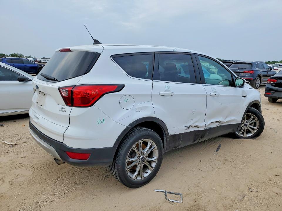 52682786 :رقم المزاد ، 1FMCU0GD2KUB65260 vin ، 2019 Ford Escape مزاد بيع