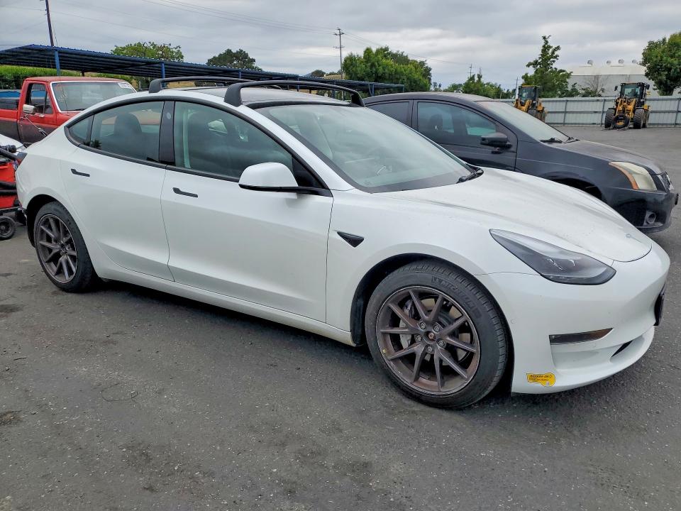 51031586 :رقم المزاد ، 5YJ3E1EBXNF180630 vin ، 2022 Tesla Model 3 مزاد بيع