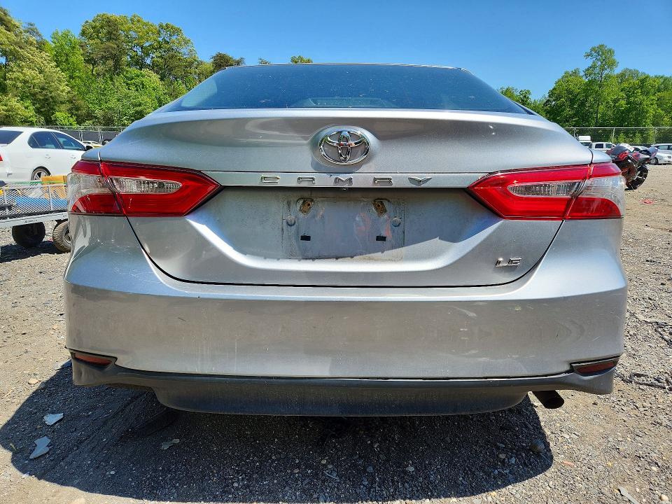 52061356 :رقم المزاد ، 4T1B11HK6JU593094 vin ، 2018 Toyota Camry مزاد بيع