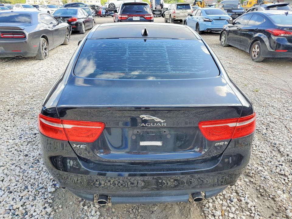54880076 :رقم المزاد ، SAJAR4BG5HA958845 vin ، 2017 Jaguar Xe مزاد بيع