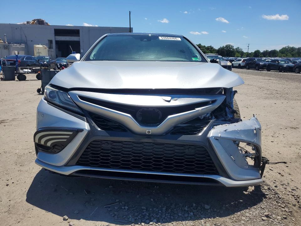 54664466 :رقم المزاد ، 4T1KZ1AK5MU051069 vin ، 2021 Toyota Camry مزاد بيع