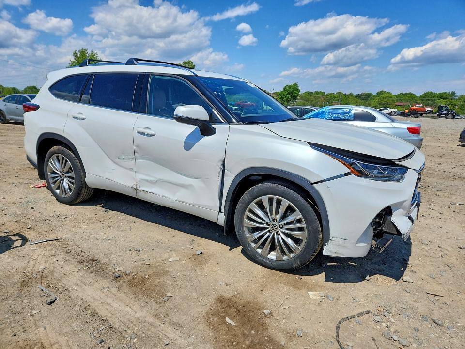 2022 Toyota Highlander მანქანა იყიდება აუქციონზე, vin: 5TDFZRBH7NS193100, აუქციონის ნომერი: 52992336