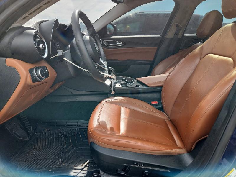 54864616 :رقم المزاد ، ZARFAEDN6H7556817 vin ، 2017 Alfa Romeo Giulia مزاد بيع