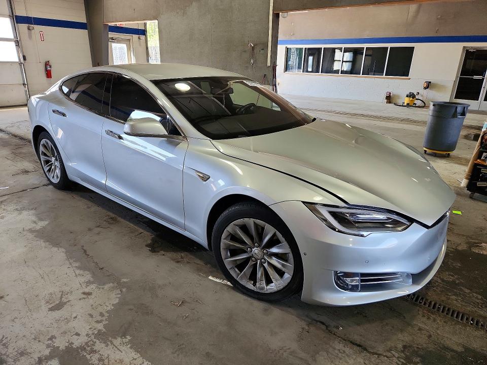 51823856 :رقم المزاد ، 5YJSA1E13GF158504 vin ، 2016 Tesla Model S مزاد بيع