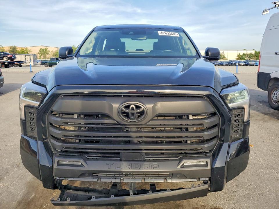 52653336 :رقم المزاد ، 5TFLA5DB2NX053946 vin ، 2022 Toyota Tundra مزاد بيع