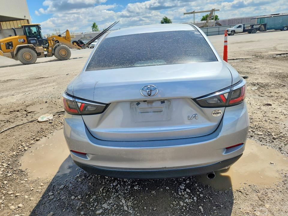 52659606 :رقم المزاد ، 3MYDLBYV6JY321621 vin ، 2018 Toyota Yaris Ia مزاد بيع