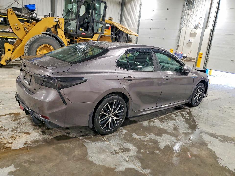 51819856 :رقم المزاد ، 4T1S11AK1MU605375 vin ، 2021 Toyota Camry مزاد بيع
