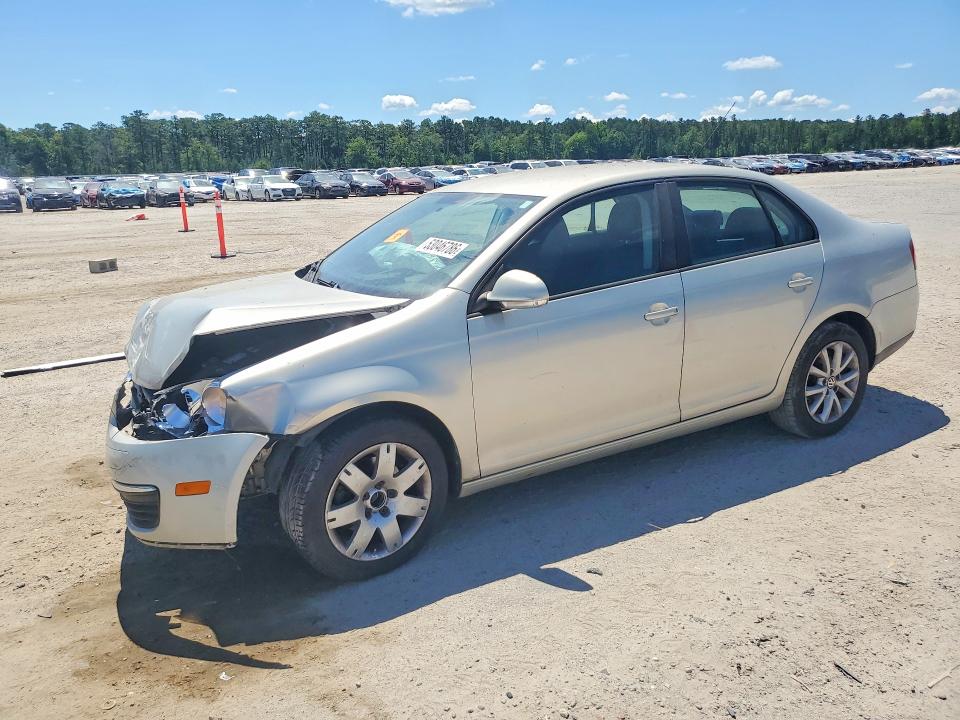 53046786 :رقم المزاد ، 3VWAX7AJ0AM121252 vin ، 2010 Volkswagen Jetta مزاد بيع