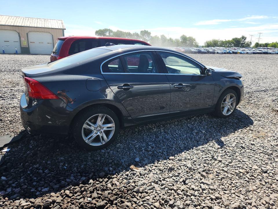 54706856 :رقم المزاد ، YV1612TB1F1309070 vin ، 2015 Volvo S60 مزاد بيع