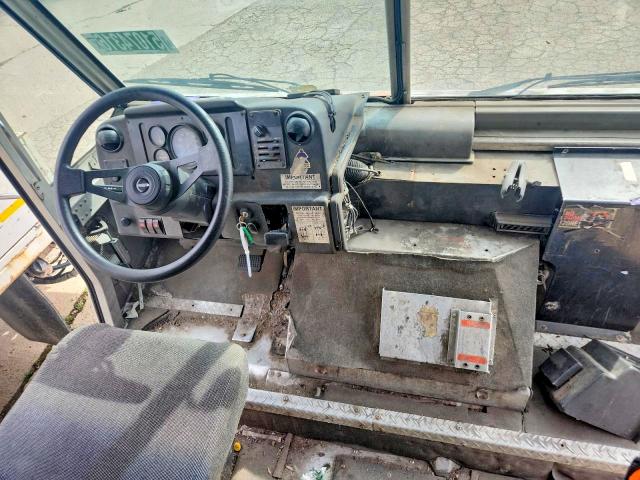 51074316 :رقم المزاد ، 4UZA4FF41WC897922 vin ، 1998 Freightliner Mt45 Chassis مزاد بيع