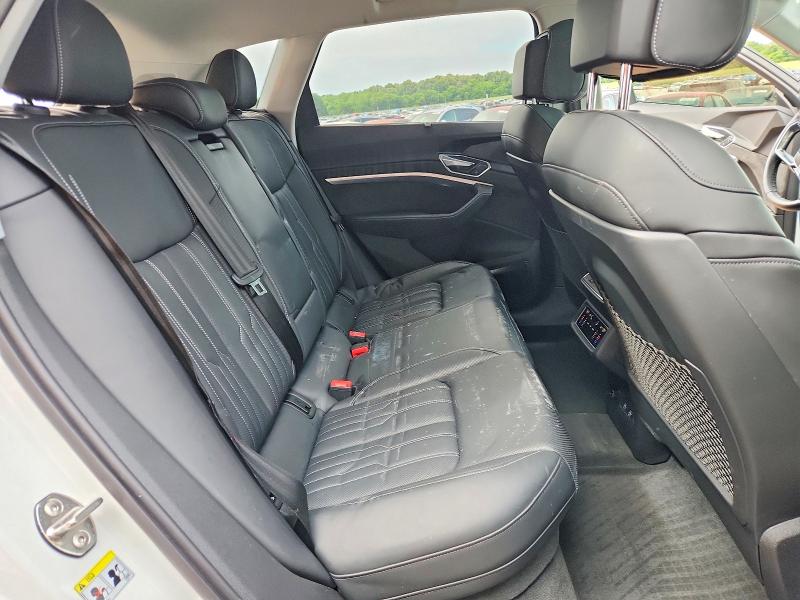 Продажа на аукционе авто 2019 Audi E-tron, vin: WA1VAAGE7KB022699, номер лота: 52859816
