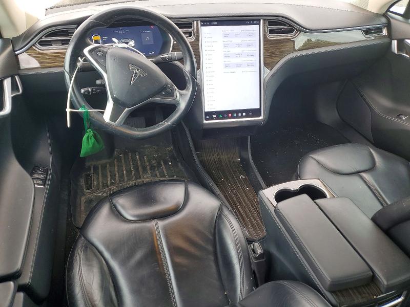 52258526 :رقم المزاد ، 5YJSA1S29FF085814 vin ، 2015 Tesla Model S مزاد بيع