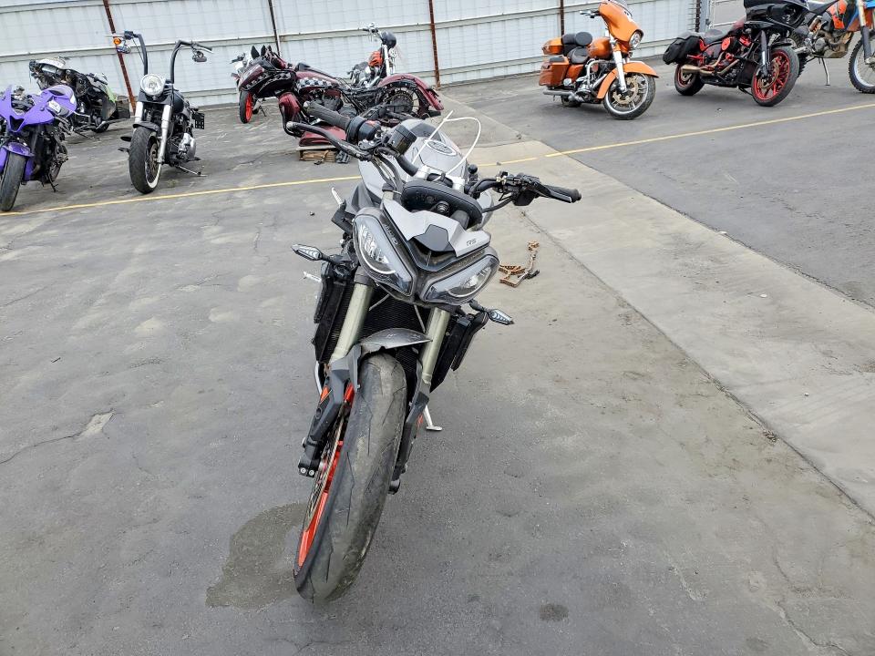 52199546 :رقم المزاد ، SMTA614K4RTBK1117 vin ، 2024 Triumph Motorcycle Street Triple مزاد بيع