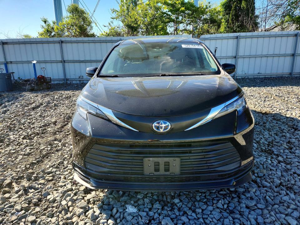52810816 :رقم المزاد ، 5TDKRKEC7NS085971 vin ، 2022 Toyota Sienna مزاد بيع