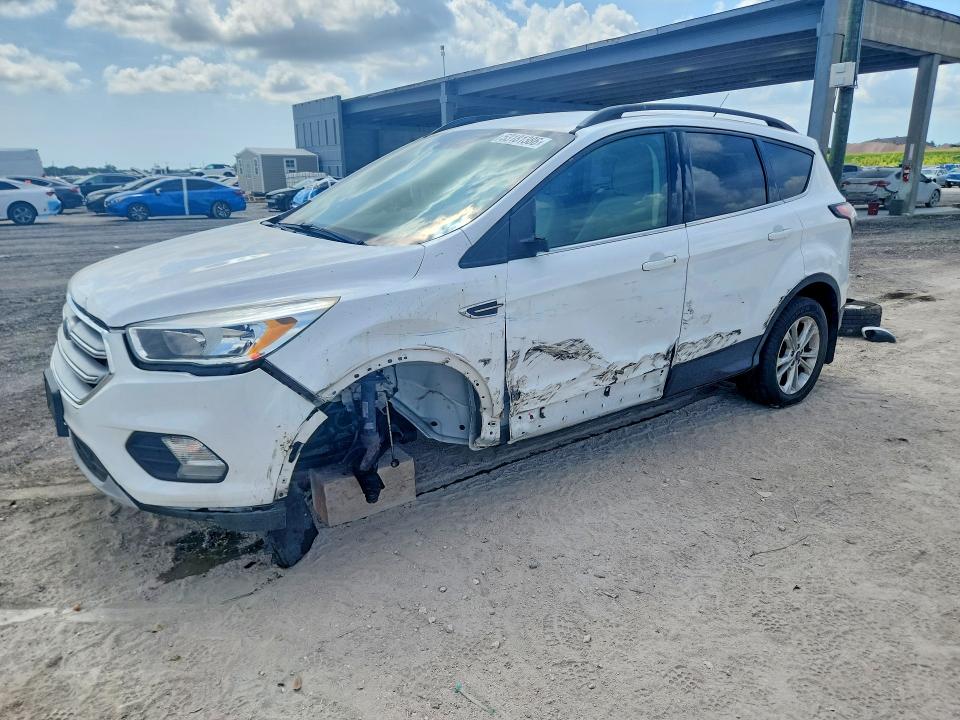 53181386 :رقم المزاد ، 1FMCU9GD0JUC88901 vin ، 2018 Ford Escape مزاد بيع