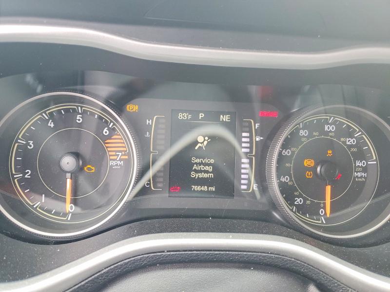 55282516 :رقم المزاد ، 1C4PJLLB4JD584228 vin ، 2018 Jeep Cherokee مزاد بيع