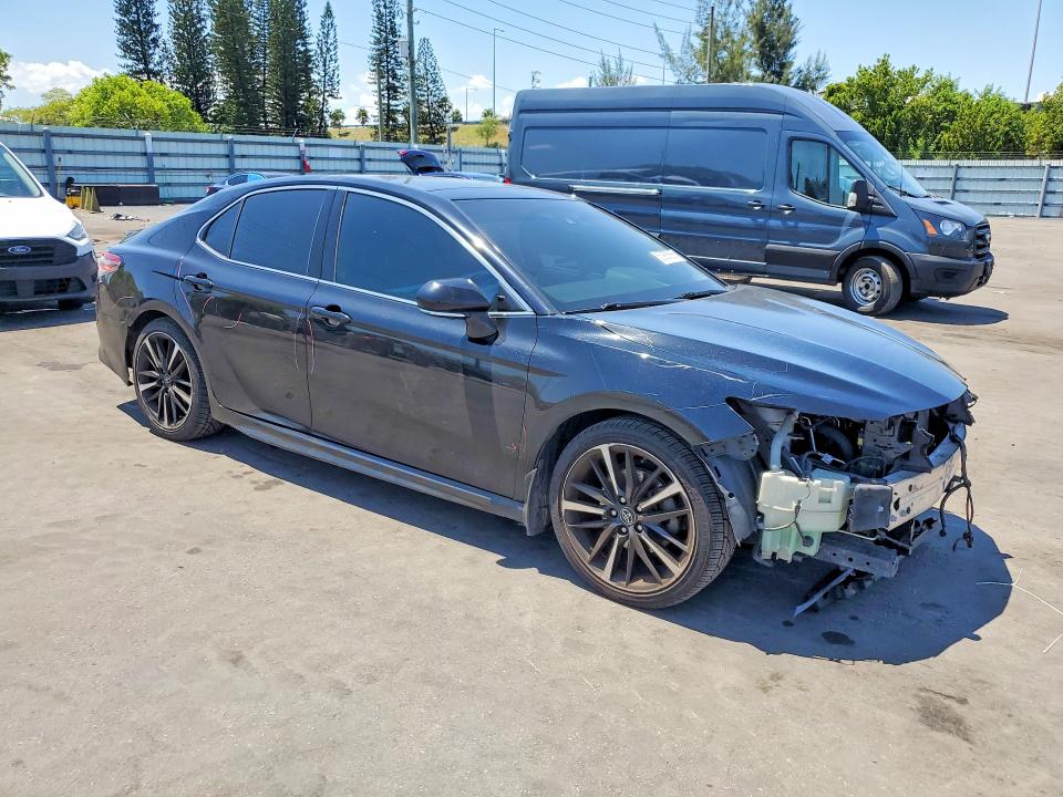 53955866 :رقم المزاد ، 4T1BZ1HK2JU021108 vin ، 2018 Toyota Camry مزاد بيع