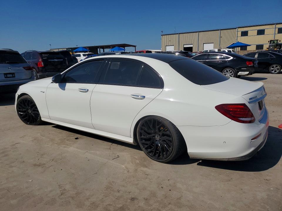 53261506 :رقم المزاد ، WDDZF6EB2JA402039 vin ، 2018 Mercedes-benz E مزاد بيع