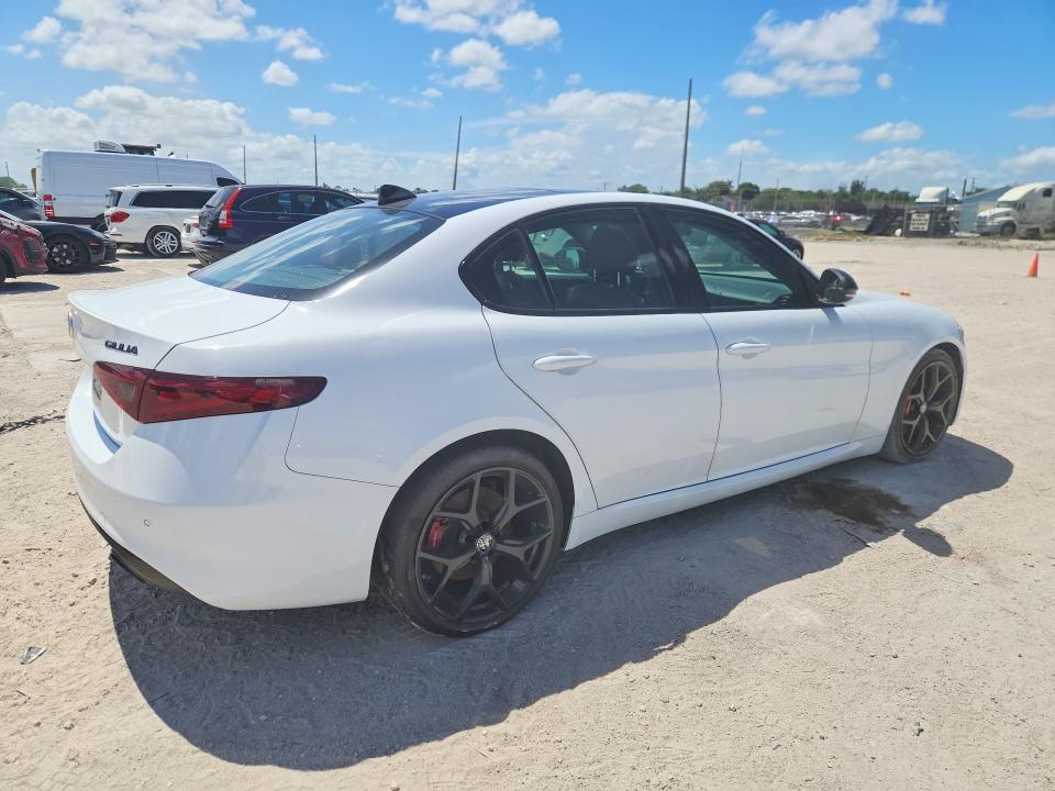 53759826 :رقم المزاد ، ZARFAMBNXK7616036 vin ، 2019 Alfa Romeo Giulia مزاد بيع