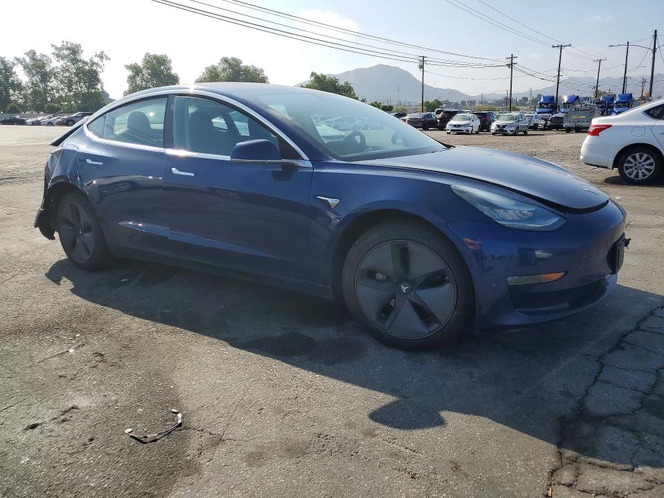 53609956 :رقم المزاد ، 5YJ3E1EB4JF105335 vin ، 2018 Tesla Model 3 مزاد بيع