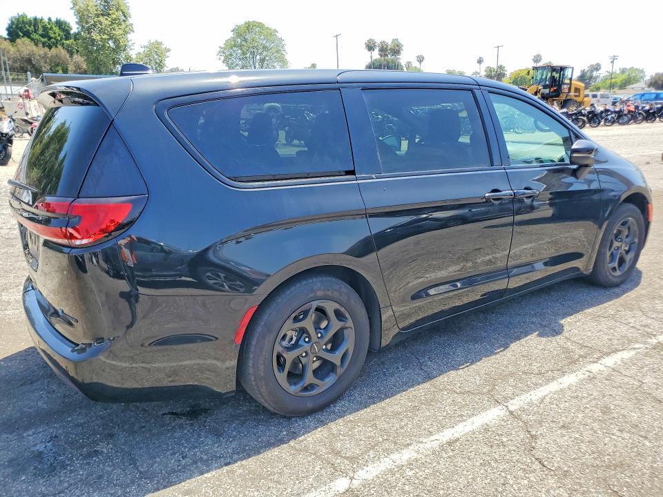 55020196 :رقم المزاد ، 2C4RC1L77PR513775 vin ، 2023 Chrysler Pacifica مزاد بيع