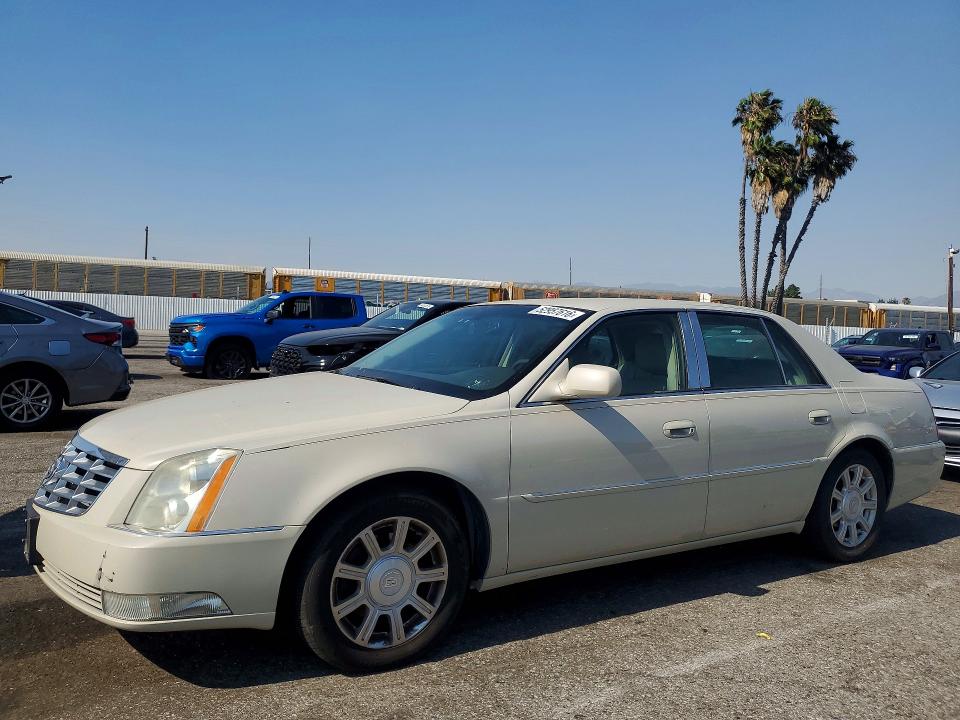Auction sale of the 2011 Cadillac Dts, vin: 1G6KA5E61BU103636, lot number: 52957616