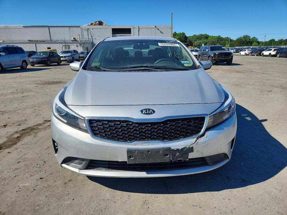 55529966 :رقم المزاد ، 3KPFK4A79JE270778 vin ، 2018 Kia Forte مزاد بيع
