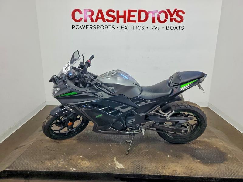 52393176 :رقم المزاد ، JKAEX8A18FDA22429 vin ، 2015 Kawasaki Ex300 مزاد بيع