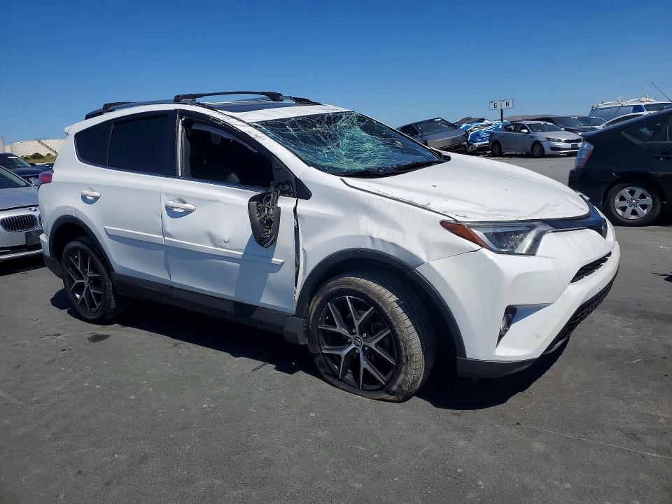 Продажа на аукционе авто 2018 Toyota Rav4, vin: JTMNFREV2JJ198363, номер лота: 53630466