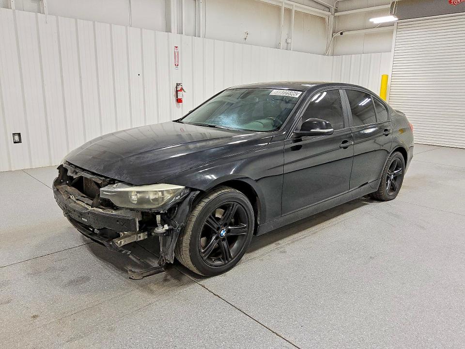 51572596 :رقم المزاد ، WBA3B1G51ENS77634 vin ، 2014 Bmw 320 مزاد بيع