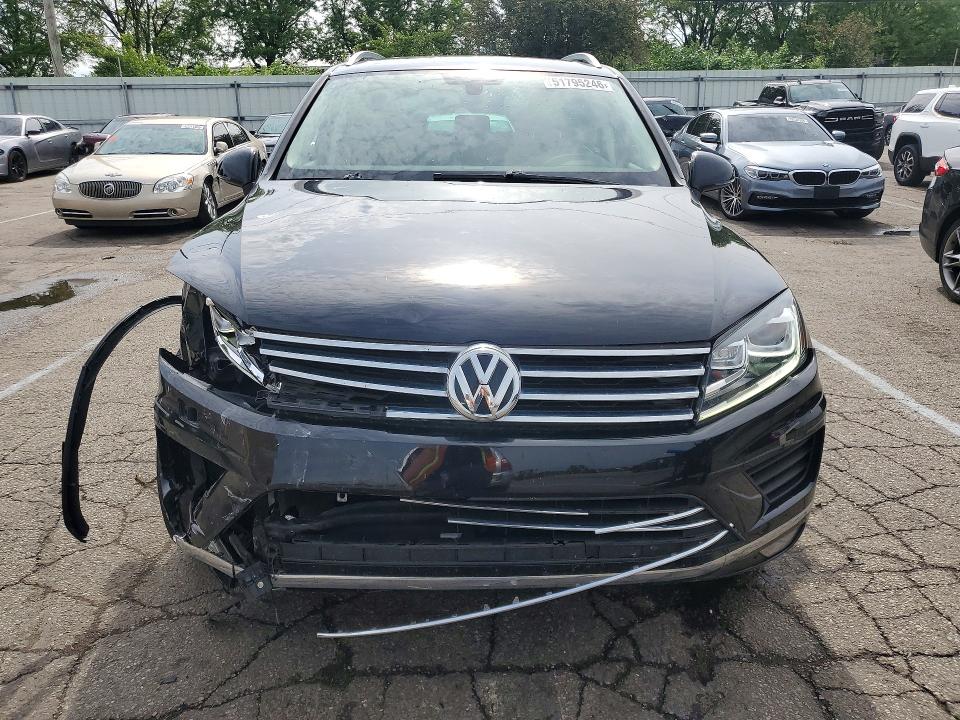 51795246 :رقم المزاد ، WVGEF9BP2FD002722 vin ، 2015 Volkswagen Touareg مزاد بيع