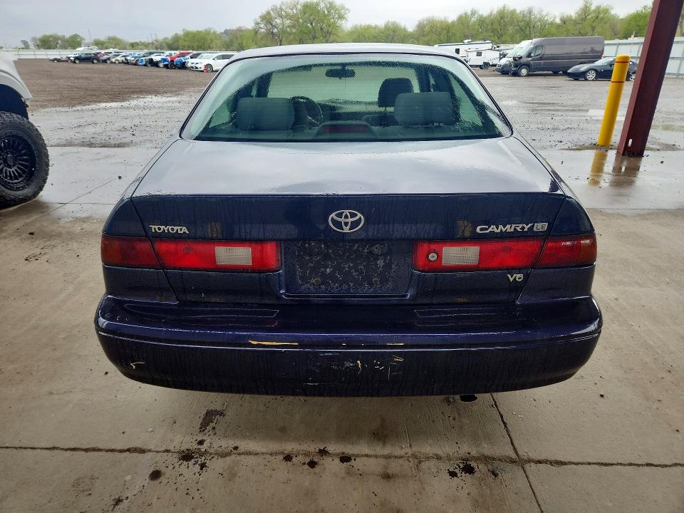 52732956 :رقم المزاد ، 4T1BF22K0XU931663 vin ، 1999 Toyota Camry مزاد بيع