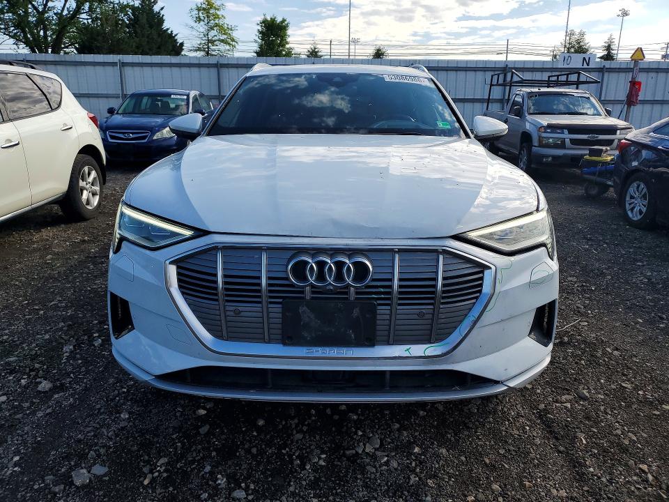 Продаж на аукціоні авто 2019 Audi E-tron, vin: WA1VABGE1KB017214, номер лоту: 53086986