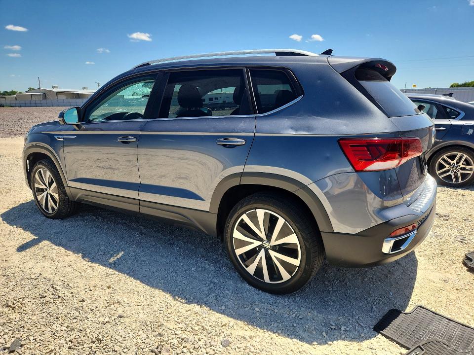 Продажа на аукционе авто 2022 Volkswagen Taos, vin: 3VVWX7B25NM042036, номер лота: 52594266