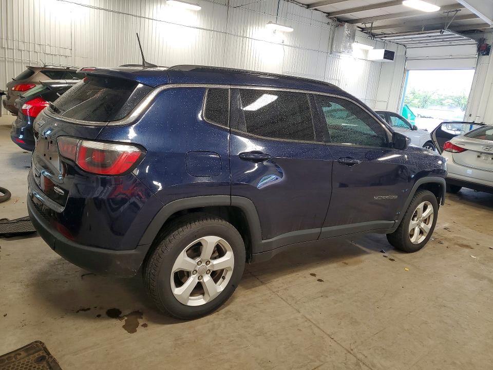 54781176 :رقم المزاد ، 3C4NJDBBXHT688726 vin ، 2017 Jeep Compass مزاد بيع