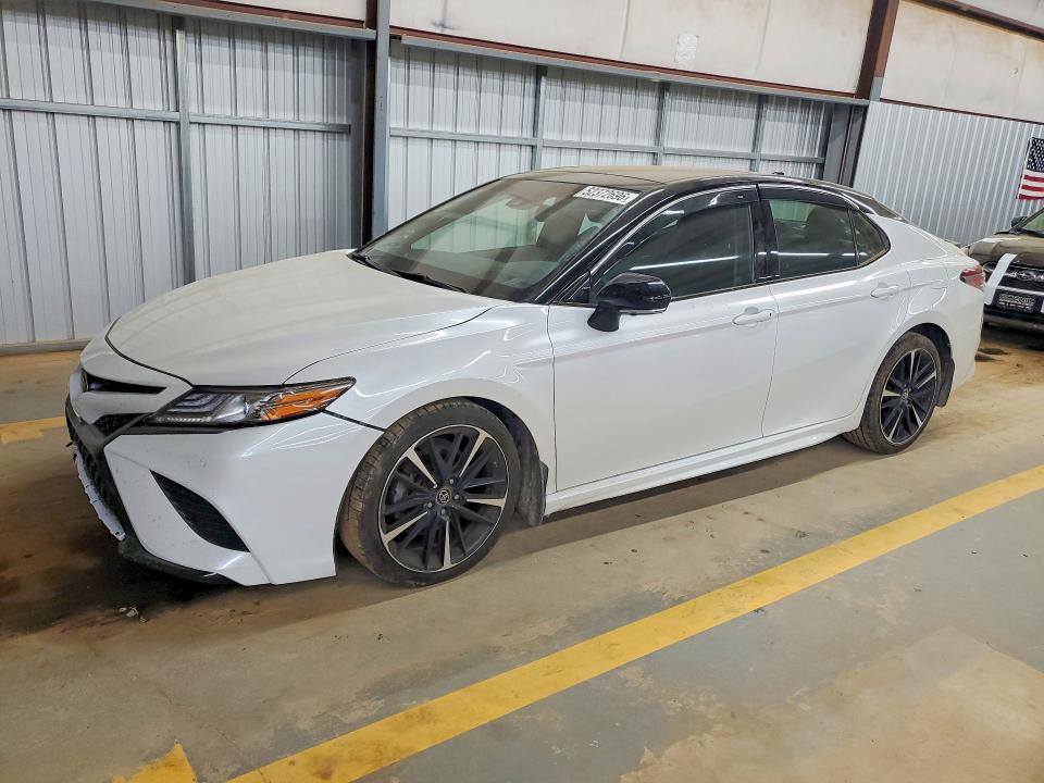52372696 :رقم المزاد ، 4T1BZ1HK2JU021268 vin ، 2018 Toyota Camry مزاد بيع