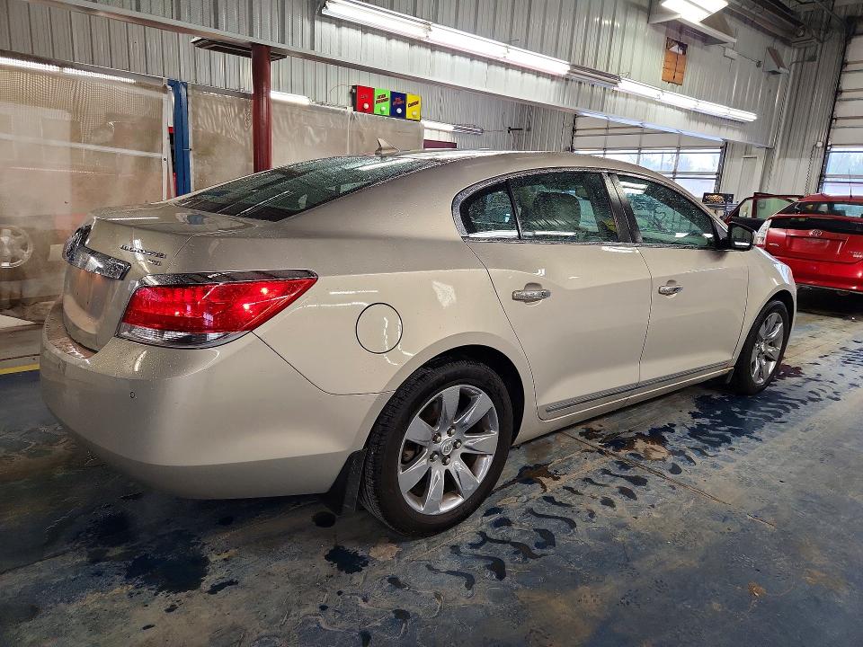 51957996 :رقم المزاد ، 1G4GC5EG5AF281666 vin ، 2010 Buick Lacrosse مزاد بيع